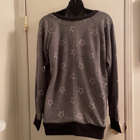 (2X) Plus Size Star Print Sweater - Picture 4 of 5